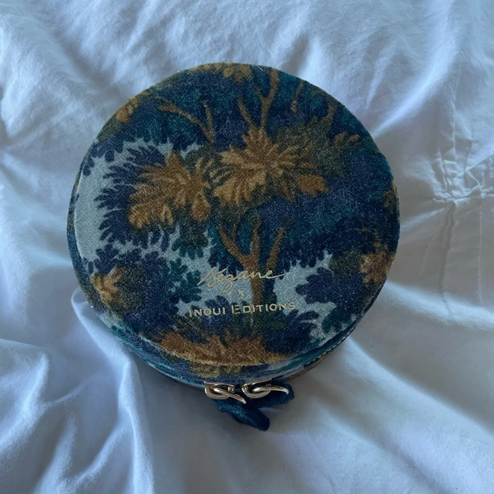 Sézane Inoui Editions Floral Velvet Jewelry Case - Picture 1 of 3